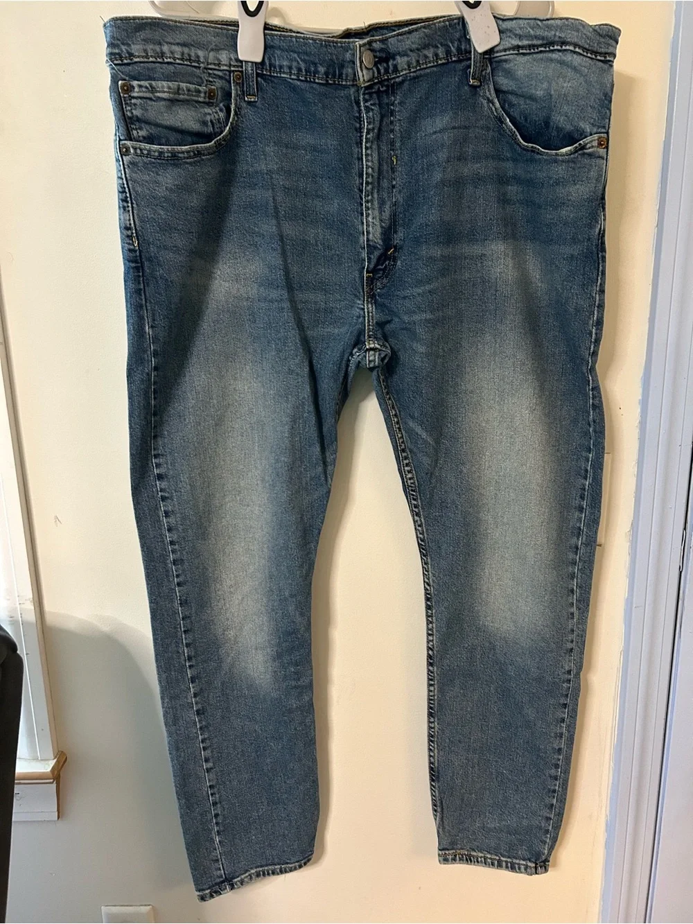Levi's light blue relaxed fit men's jeans